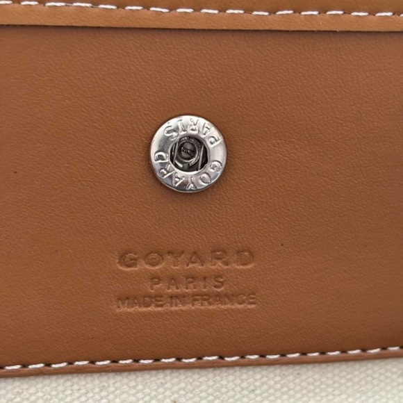 Stylish Gray Tote Bag with Tan Accents - Picture 4 of 12